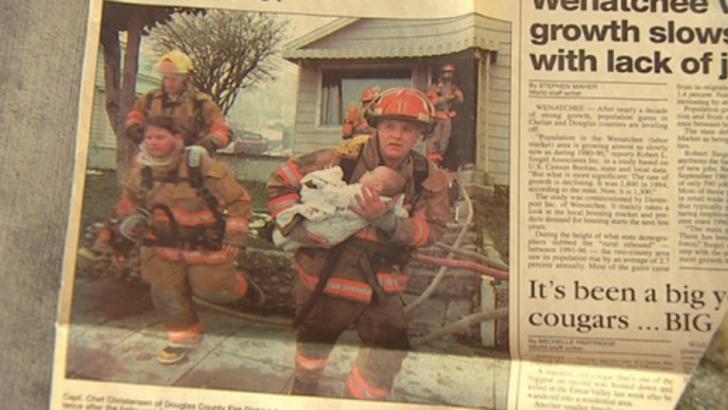 Acest pompier a salvat din flăcări un bebeluş. După 17 ani, lucrurile au luat o turnură uluitoare