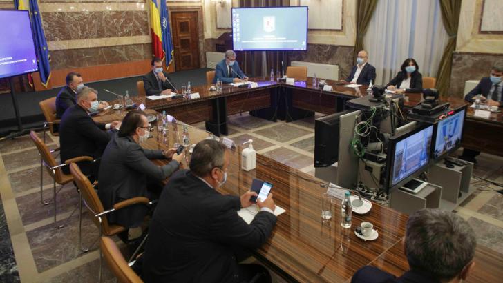 Prima ședință a Comitetului Național pentru Situații de Urgență la trecerea în starea de alertă, condusă de premierul Ludovic Orban Foto: Inquam Photos/Octav Ganea
