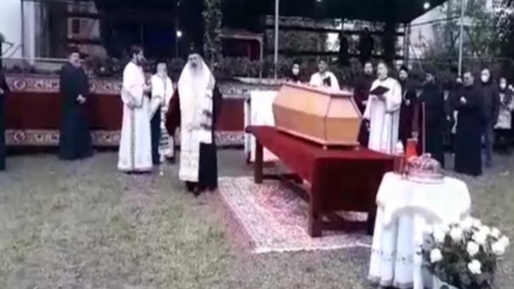 Sicriul cu trupul neînsuflețit al ÎPS Pimen a ajuns la Mănăstirea „Sf.Ioan cel Nou” din Suceava VIDEO