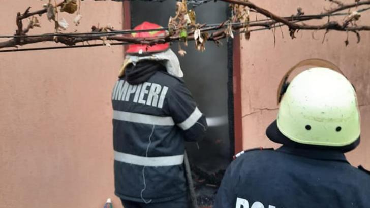 Incendiu violent, la o casă din orașul Siret