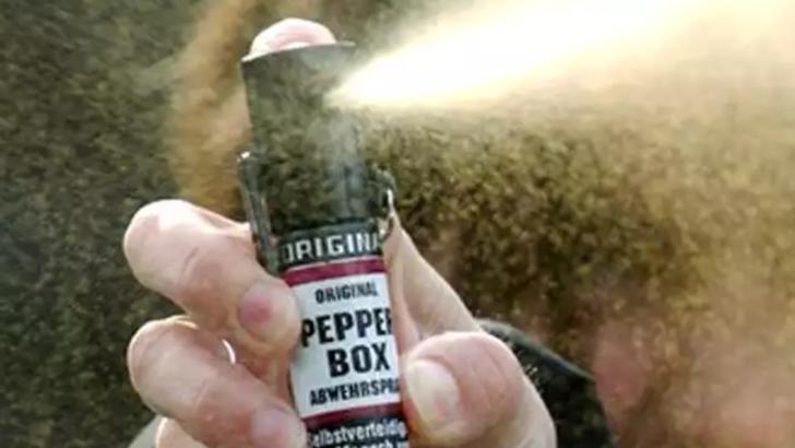 Spray lacrimogen - imagine de arhivă