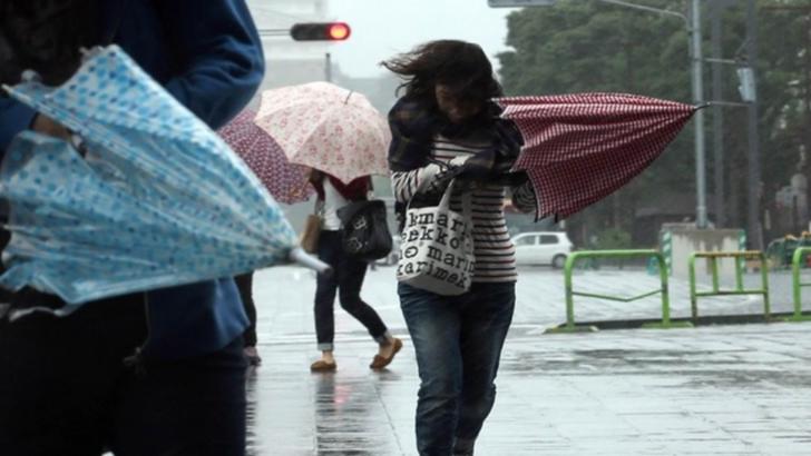 Alertă meteo. COD GALBEN de vânt puternic. Furtuni și rafale de 90 km/h