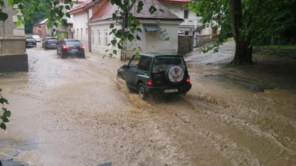 Un nou cod roșu de ploi în Caraș-Severin, unde inundațiile au făcut dezastru marți – HARTA