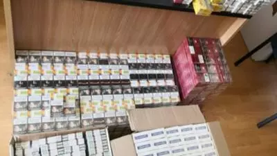 Țigări de contrabandă găsite în casa unei femei de 73 de ani din Botoșani. Foto/Arhivă