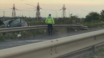 FOTO Accident pe podul de pe centura Ploiești: Șoferița a fost transportată la spital