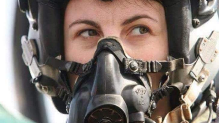 PREMIERĂ ÎN ROMÂNIA: O româncă - prima femeie pilot-comandat pe o aeronavă dintr-un grup strategic NATO 
