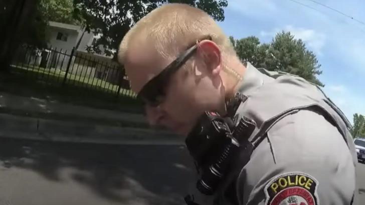Tyler Timberlake, polițist din statul Virginia, pus sub acuzare după ce a electrocutat și lovit un bărbat de culoare