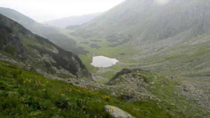 Povestea uluitoare a "lacului fără fund" din România. Se spune că comunică cu Marea Neagră