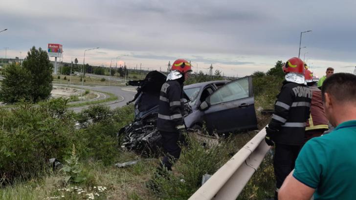 FOTO Accident pe podul de pe centura Ploiești: Șoferița a fost transportată la spital
