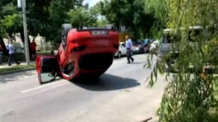 Accident grav, în Capitală: mașina în care era iubita lui Ciro Castellano s-a răsturnat 