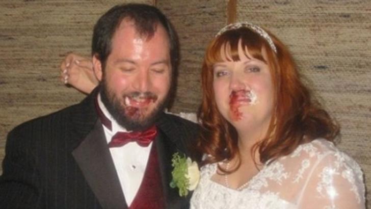 Pozele de la nuntă au îngrozit. Ce s-a întâmplat, de fapt, în cea mai frumoasă zi din viața lor