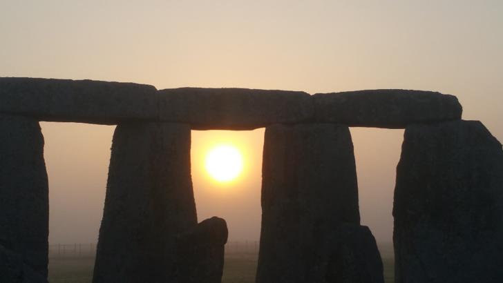 Milioane de oameni au urmărit online celebrul răsărit de solstițiu de la Stonehenge