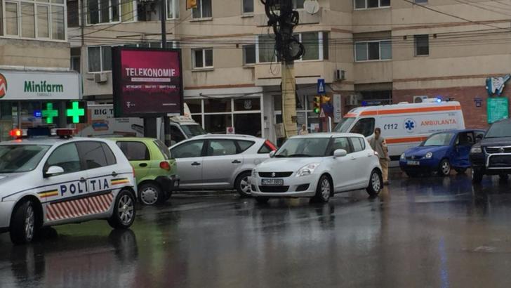 FOTO Prefectul județului Constanța, implicat într-un accident rutier! O persoană a fost rănită