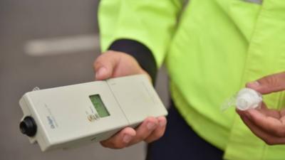 Buzău: Șofer al unei curse regulate de transport persoane, găsit băut la volan