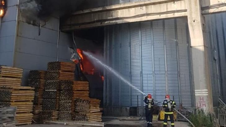 Incendiu violent la un depozit din Bragadiru, în apropiere de Șoseaua de Centură a Capitalei