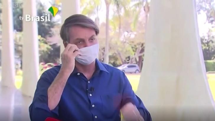 Gest ȘOCANT al președintelui Braziliei în timpul conferinței de presă în care a anunțat că e infectat cu COVID-19