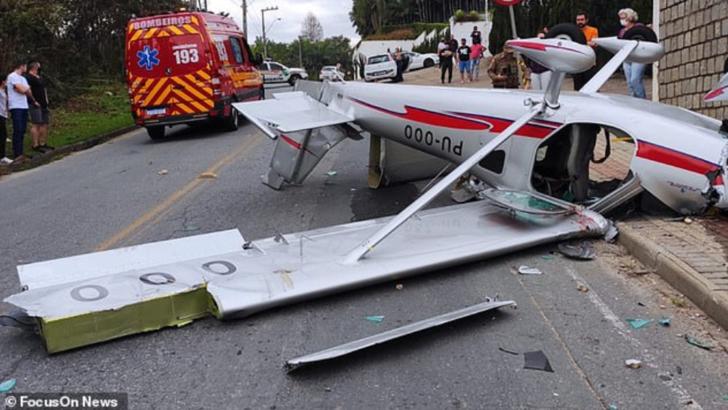 VIDEO Moment de panică în Brazilia, un avion de mici dimensiuni a căzut într-un cartier populat