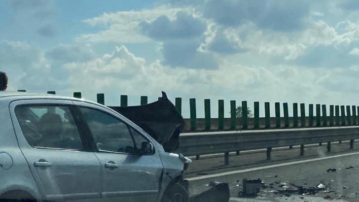 Accident rutier pe autostrada SOARELUI: trei mașini implicate FOTO