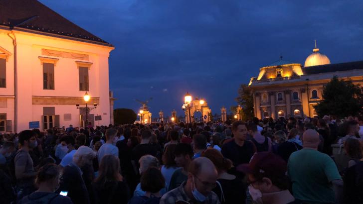 Proteste masive la Budapesta, după ce jurnaliștii celui mai important portal independent de știri au demisionat