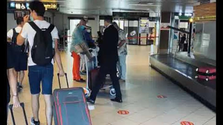 Călin Popescu-Tăriceanu a „sărit” din nou o coadă: pe aeroport, la plecarea în vacanță 