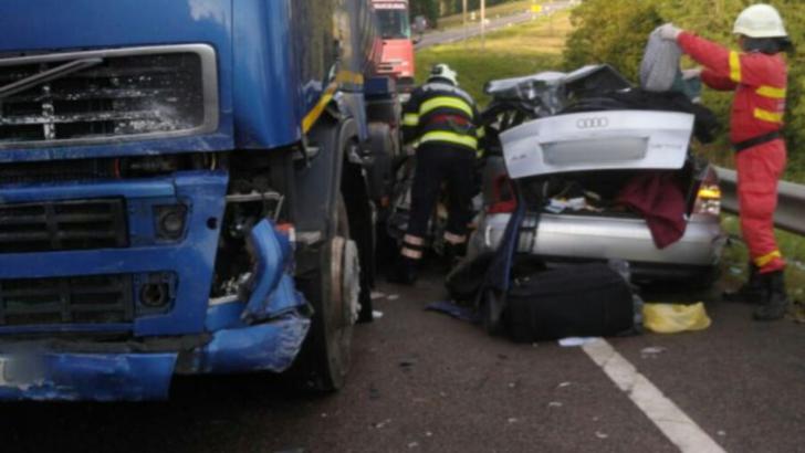 Accident rutier grav în Pasul Tihuţa. Un bărbat a murit, iar o femeie se află în stare de inconștiență