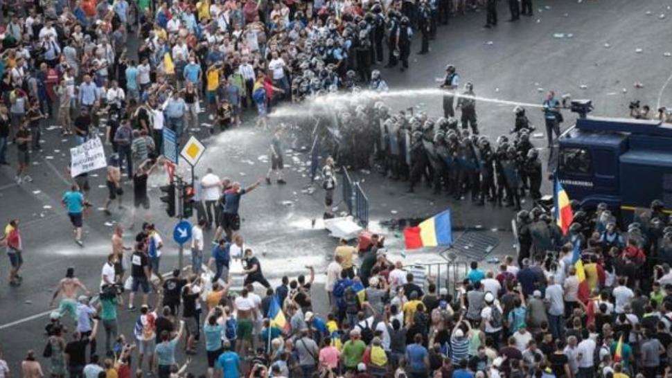 Jandarmii acuzați de violențe în Dosarul „10 august” pot scăpa nepedepsiți. După o nouă amânare, prescrierea faptelor este tot mai aproape – analiză DW