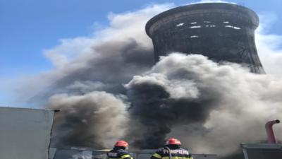 VIDEO Incendiu de proporții la combinatul metalurgic din Tulcea