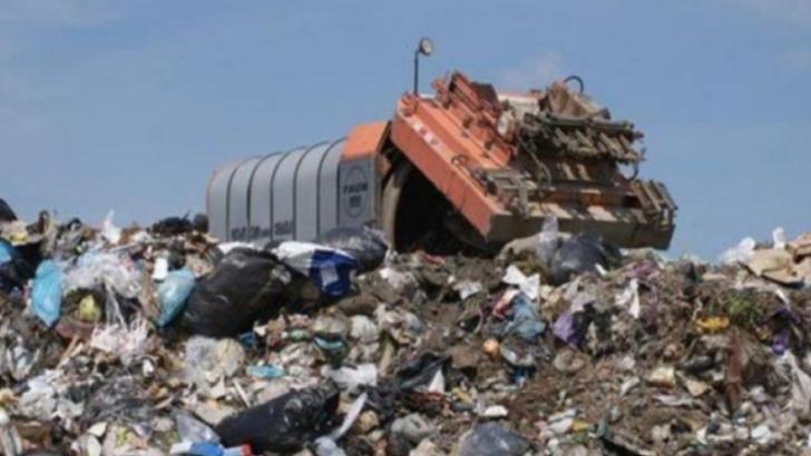 Gropile de gunoi neecologizate aduc amenzi României. Foto/Arhivă