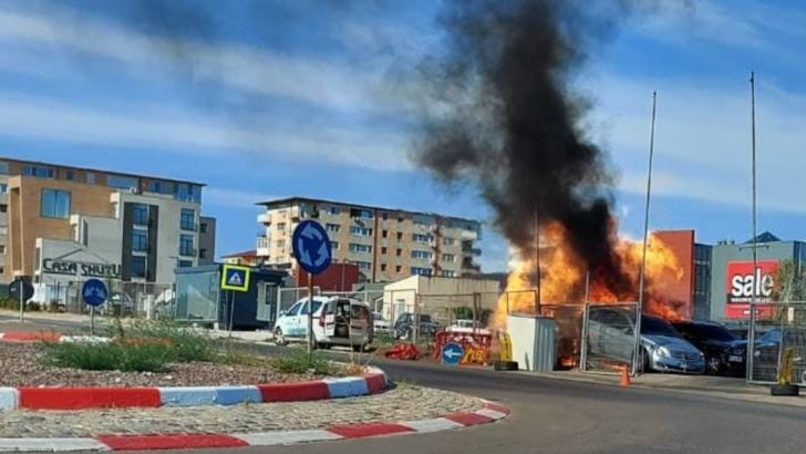 Incendiu la o conductă de gaz, din Constanța: pericol de explozie 