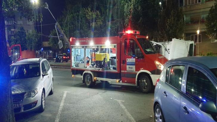 Accident mortal în centrul Aradului: un tânăr de 19 ani și-a pierdut viața după ce a intrat cu microbuzul într-un stâlp de înaltă tensiune