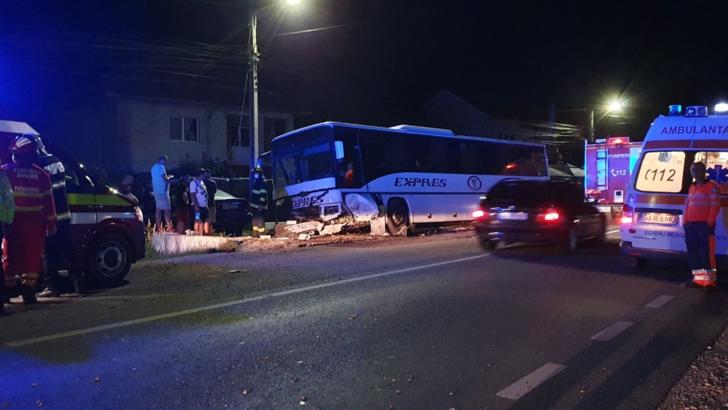 Accident grav în Gorj, un autobuz cu angajați de la CE Oltenia a ajuns în șanț