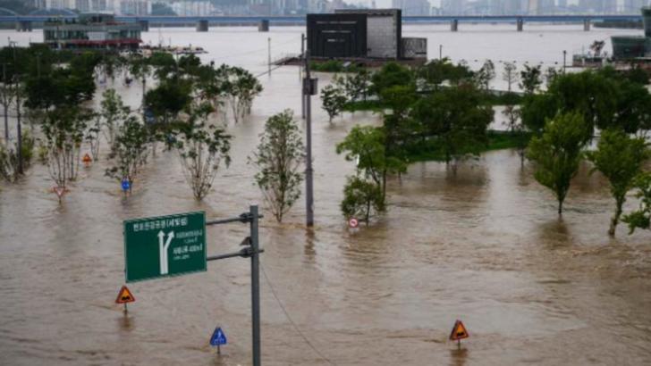 30 de persoane decedate și 12 date dispărute, în urma ploilor torențiale din ultimele șapte zile, din Coreea de Sud
