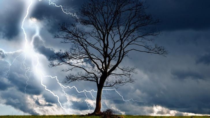 Alertă meteo de fenomene SEVERE: cod PORTOCALIU de furtuni și grindină