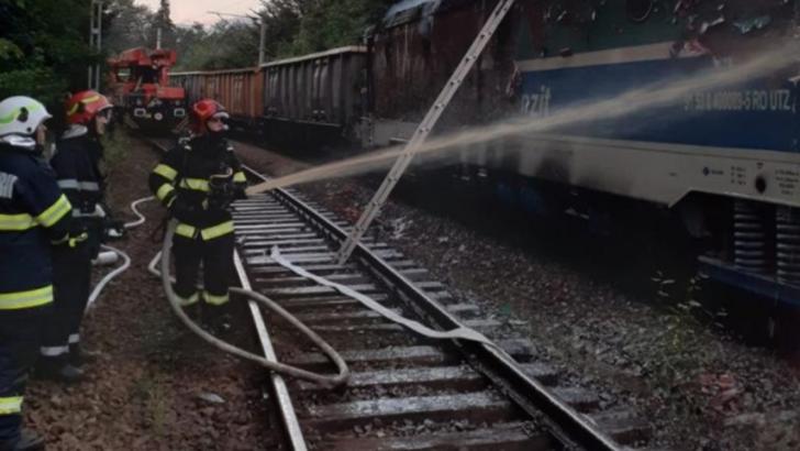 Locomotiva unui tren de pe ruta București-Tg. Mureș a luat foc