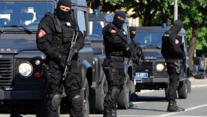 Percheziții de amploare la o farmacie din București: polițiștii au descoperit medicamente care conțin substanțe stupefiante sau psihotrope