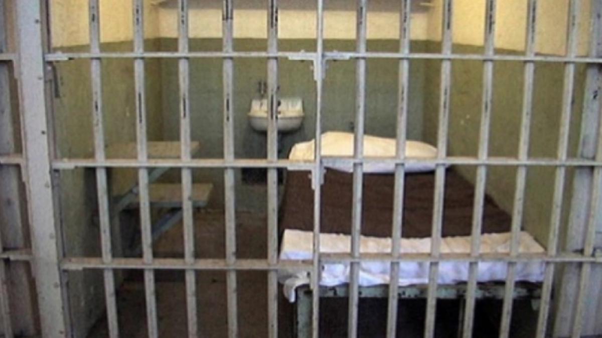 Un bărbat condamnat pentru omor deosebit de grav cere despăgubiri de o jumătate de milion de euro de la Penitenciarul Alba