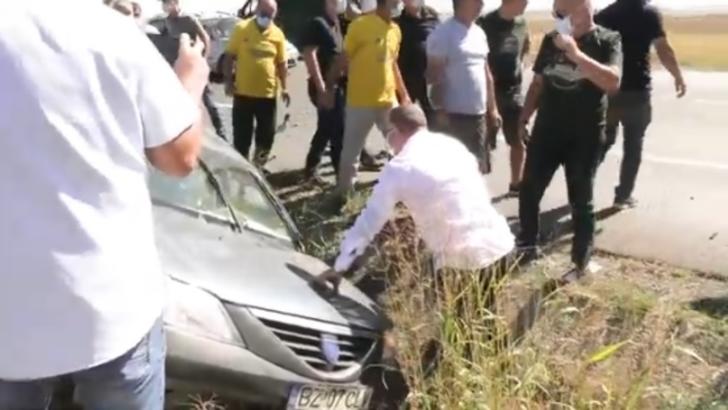 Ministrul Agriculturii, martor la un accident rutier, a participat la salvarea victimelor