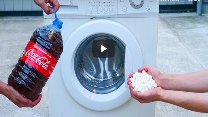 VIDEO - A pus Cola și Mentos în mașina de spălat, apoi a pornit programul de centrifugare