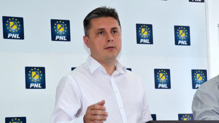 Mugur Cozmanciuc (PNL) l-a depășit pe Ionel Arsene (PSD) în cel mai recent sondaj. Respondenți: Cozmanciuc, bun de președinte al CJ Neamț