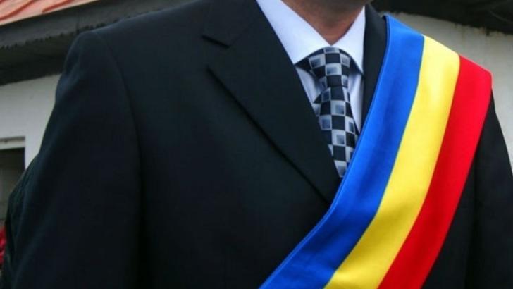 Doi primari din Timișoara au primit derogare de COVID pentru alegeri. Ei se plimbă prin comună deși erau în CARANTINĂ