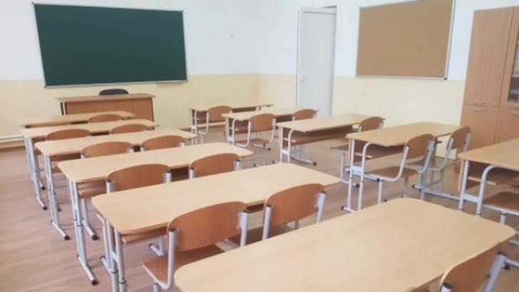 Coronavirus în școli din Dâmboviţa: Două grădiniţe şi clase din mai multe unităţi de învăţământ, în scenariul ROȘU