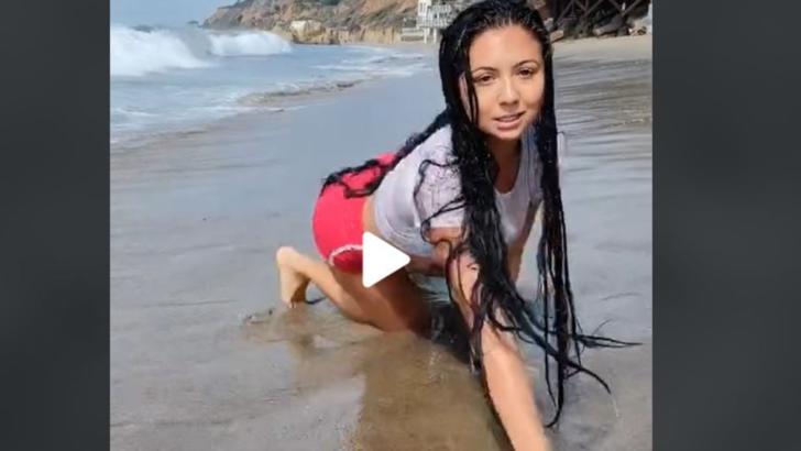 A vrut să pozeze în femeia fatală pe malul mării, însă au râs de ea toți turiștii