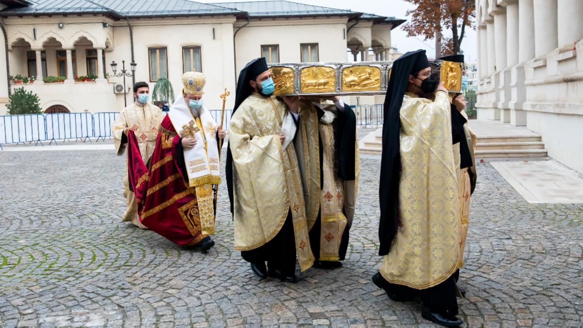 Cel mai mare pelerinaj religios din București începe sâmbătă. Moaștele Sfântului Dimitrie cel Nou, scoase în fața Catedralei Patriarhale