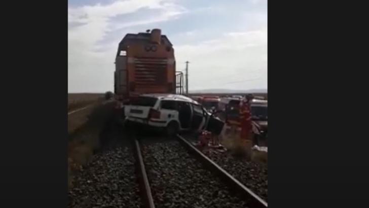 VIDEO Accident cumplit la Suceava - Două persoane au murit strivite de tren