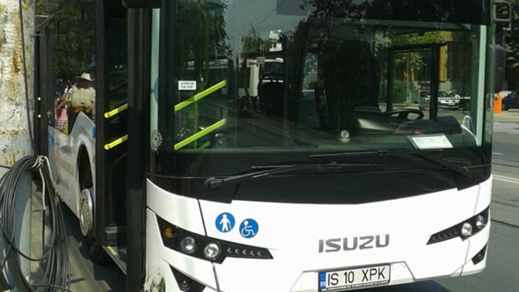 Scene de violență într-un autobuz din Iași: O femeie a fost PĂLMUITĂ de un bărbat pentru că nu purta mască - VIDEO