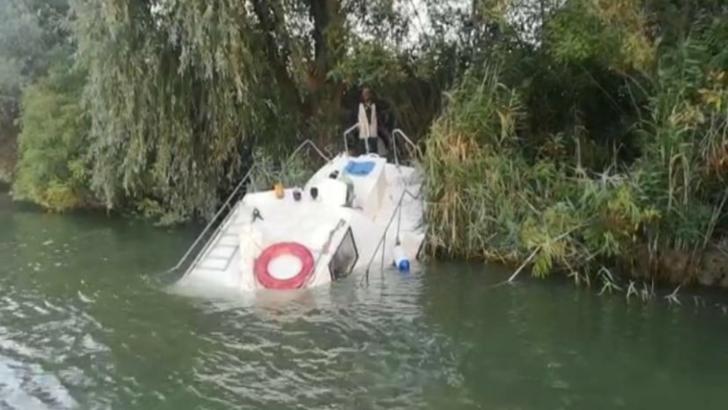 Alertă pe Dunăre! O șalupă cu doi oameni s-a scufundat Foto: realitateadetulcea.net