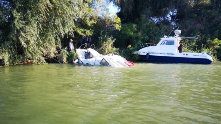 Alertă pe Dunăre! O șalupă cu doi oameni s-a scufundat Foto: realitateadetulcea.net