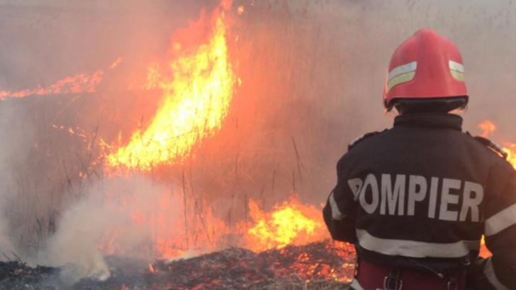 Incendiu puternic lângă Capitală: Autospecialele ISU acționează la fața locului, circulația a fost RESTRICȚIONATĂ