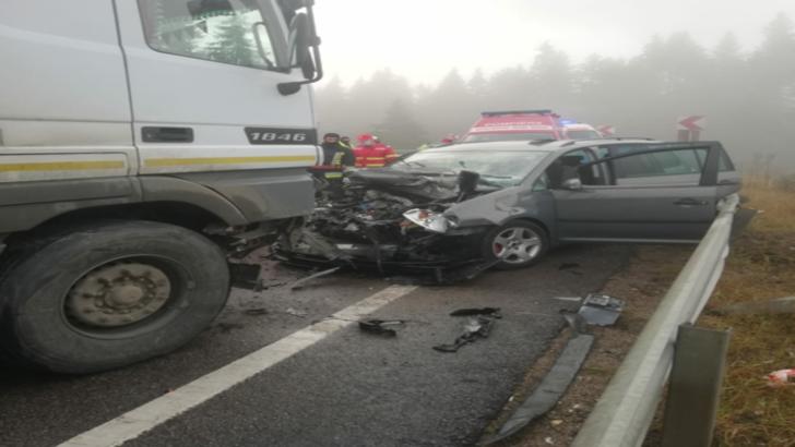 Accident cumplit în județul Suceava! O persoană a murit, alte trei au fost transportate la spital