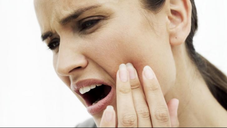 10 leacuri "băbeşti" pentru durerile de dinţi şi măsele